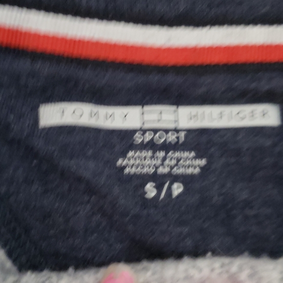 NWOT Tommy Hilfiger cropped sweatshirt - Picture 2 of 2